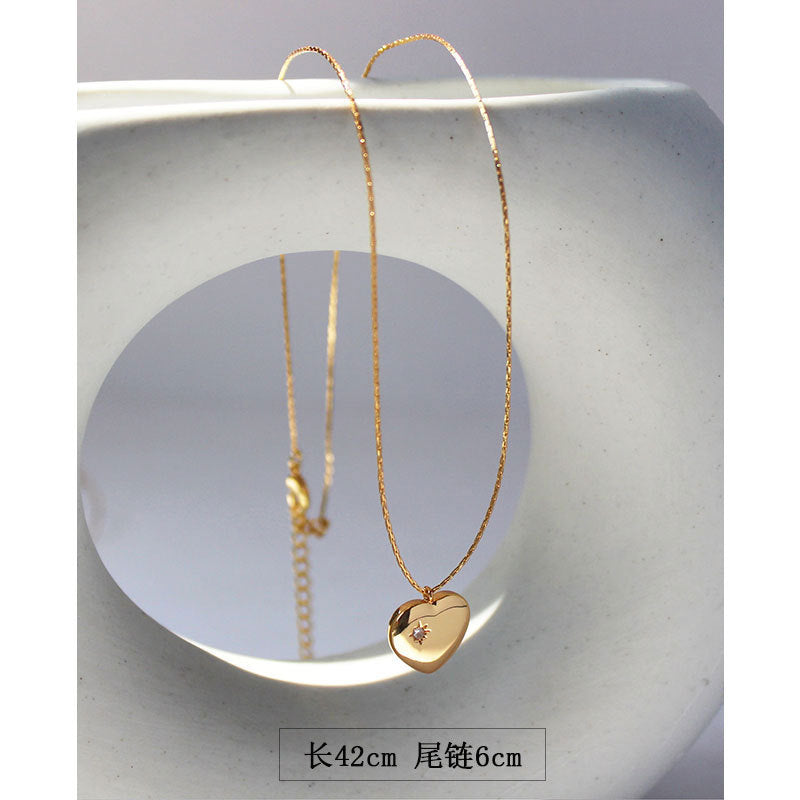 wholesale Collar de clavícula de circón micro pavimentado con colgante de corazón de cobre